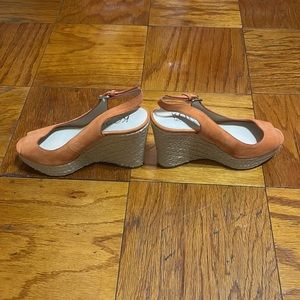 💖 Super cute 💖 Adorable 💖 KORS 💖 Michael Kors 💖 Wedges 💖 NWOT 💖 Suede 💖